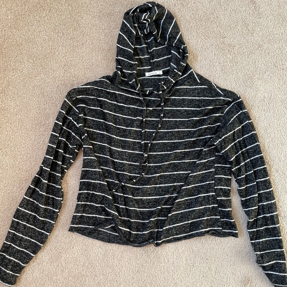 Cute light weight sweater